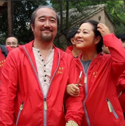 王茜华结婚后，老公坚持AA制，于是她瞒着老公直接打掉了孩子，在跟朋友去吃饭时，2