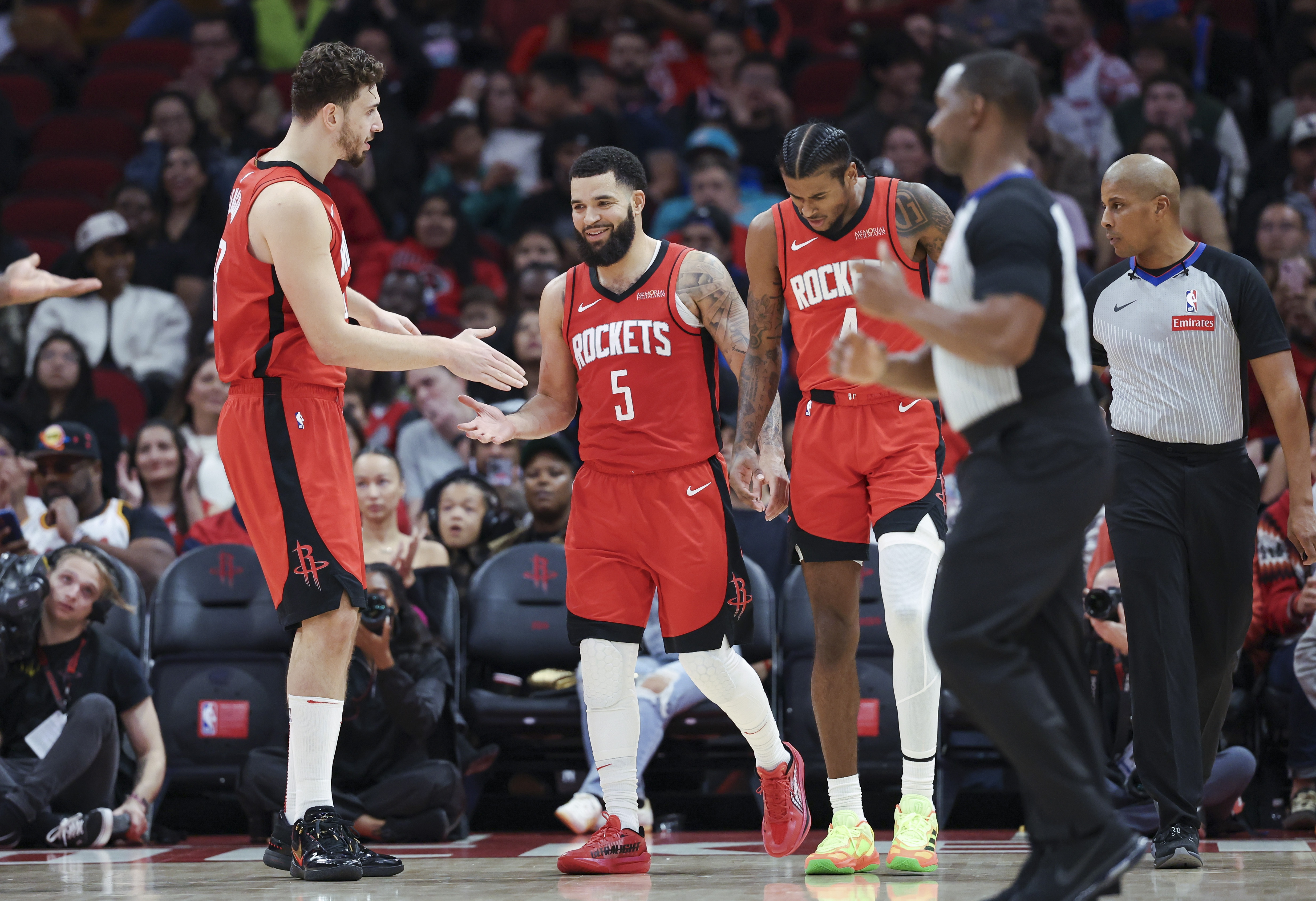 北京时间11月6号，在最新一期的NBA球队战力榜上，雷霆队仍居第一位，毕竟这支球