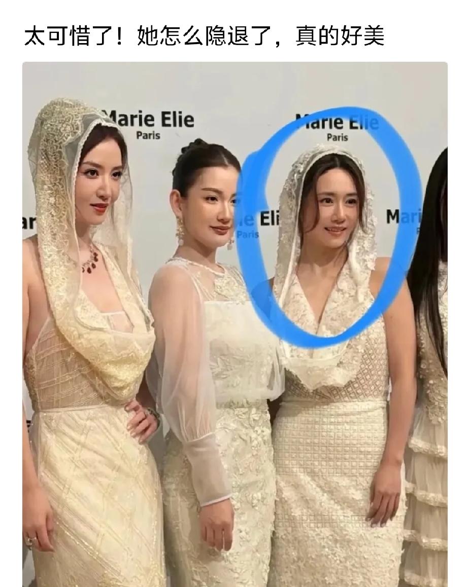 本人很普通[捂脸哭]，又瘦又小！郑钧也是一样，很瘦弱，腿还短。