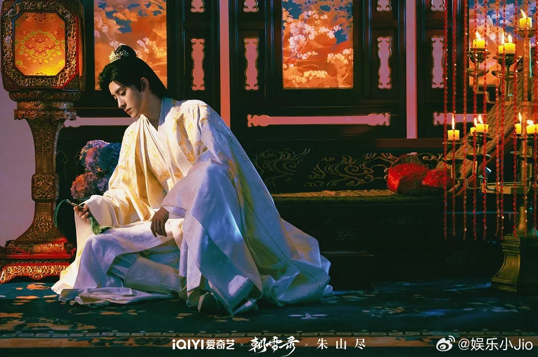 朱山尽拍的敖瑞鹏，可以退💰了……没有他剧里一半好看，把他的宽肩拍成窄肩了​​