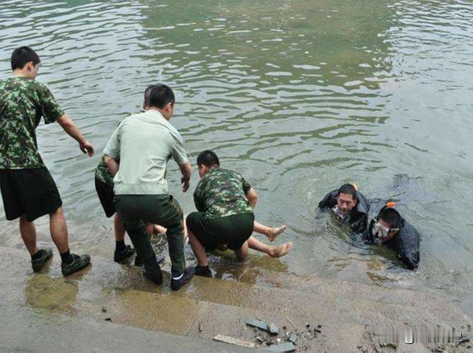 2025年11月7日华中农业大学27岁博士生冯某某在校内湖中溺亡的悲剧，相关情况