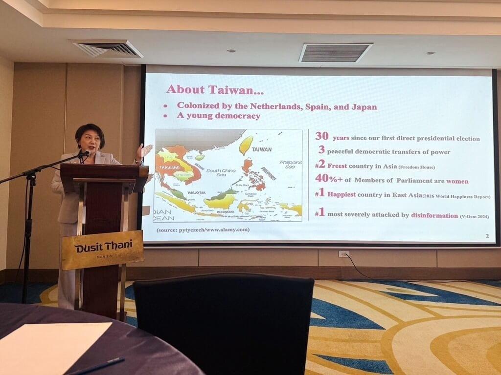 她跑去菲律宾大放厥词是不是该把她列入“台独”顽固分子清单范云，这个外省人二