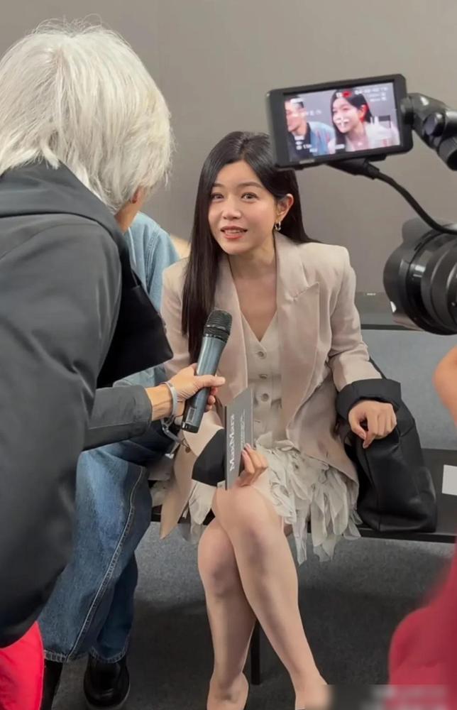 陈妍希，离婚一年，42岁在米兰时装周上“断崖式回春”！谁能想到，当年被嘲“小笼包