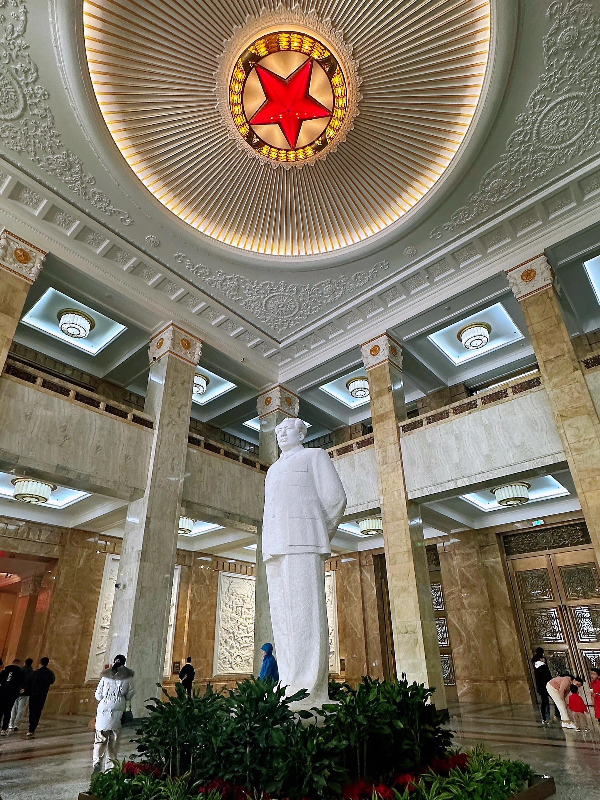 没有一个男生能拒绝军博的二楼！