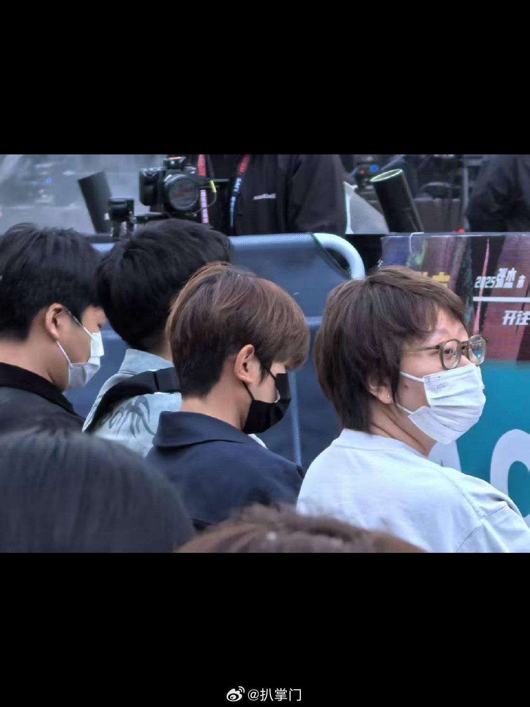 网友偶遇王源张杰打高尔夫王源和张杰的兄弟情又一次让人羡慕了，网友偶遇张杰和王源打