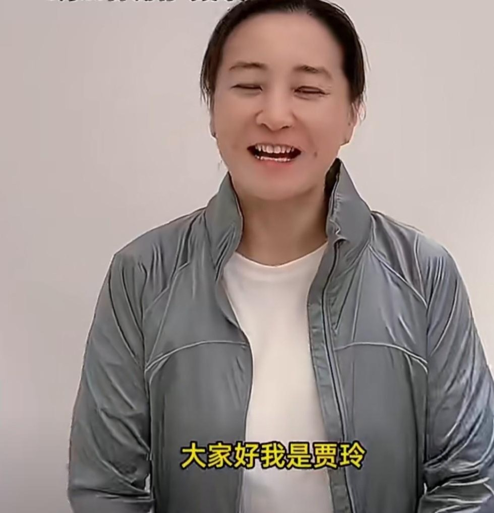 贾玲这次露面，我盯着屏幕看了三遍，掐了自己一把，差点没认出来！9月14日，久未露面的贾玲突然冲上热搜