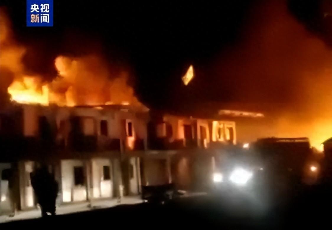 突发！巴基斯坦发动空袭3月16日晚，阿富汗政府发言人穆贾希德在社交媒体发文表