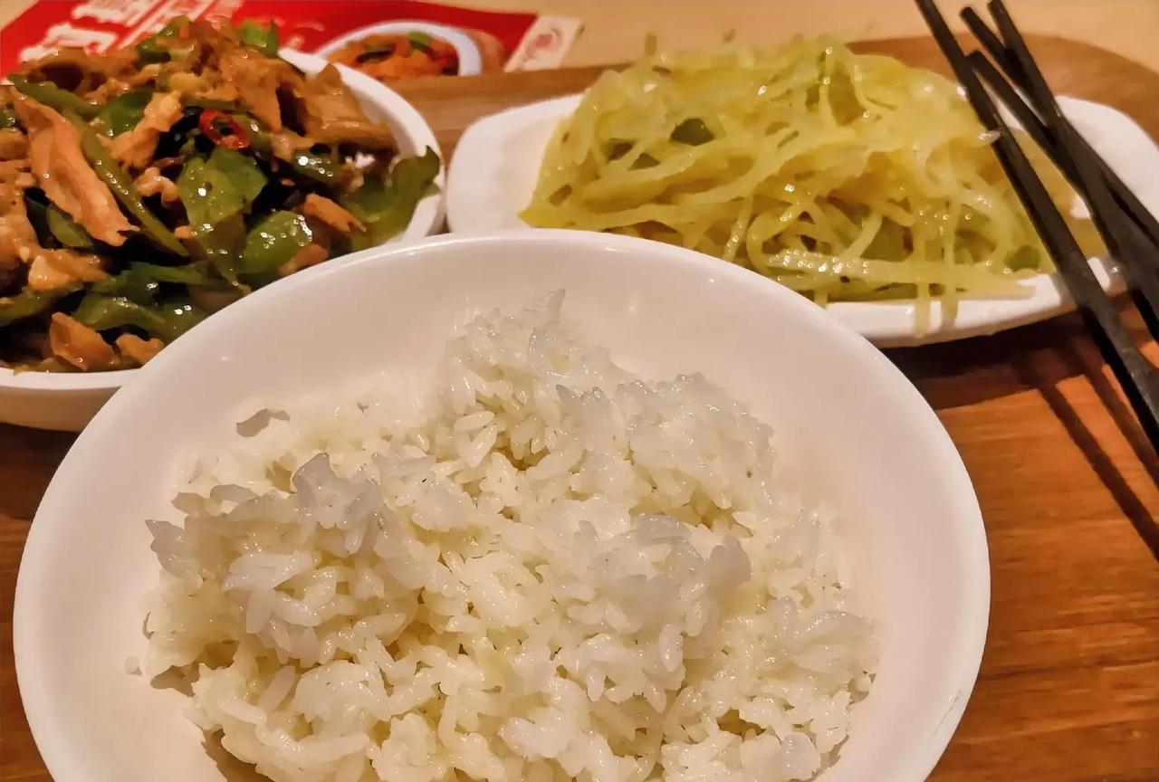 禁酒令被胡乱解读，导致公职人员连饭都不敢吃了！好好的一项政令，成了谈“酒”色变的