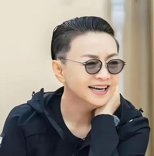 宋丹丹格局真挺大，说儿子巴图和英达有血缘，矛盾是他们之间的。想当年，英达为不认巴