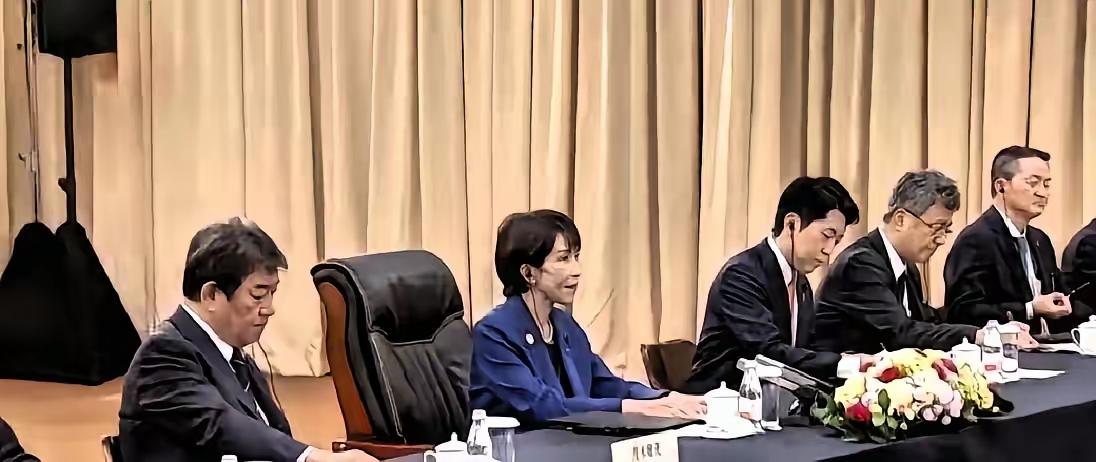 快讯！快讯！日本的高市早苗刚在APEC上见了台当局的人，转头就翻1972年《中