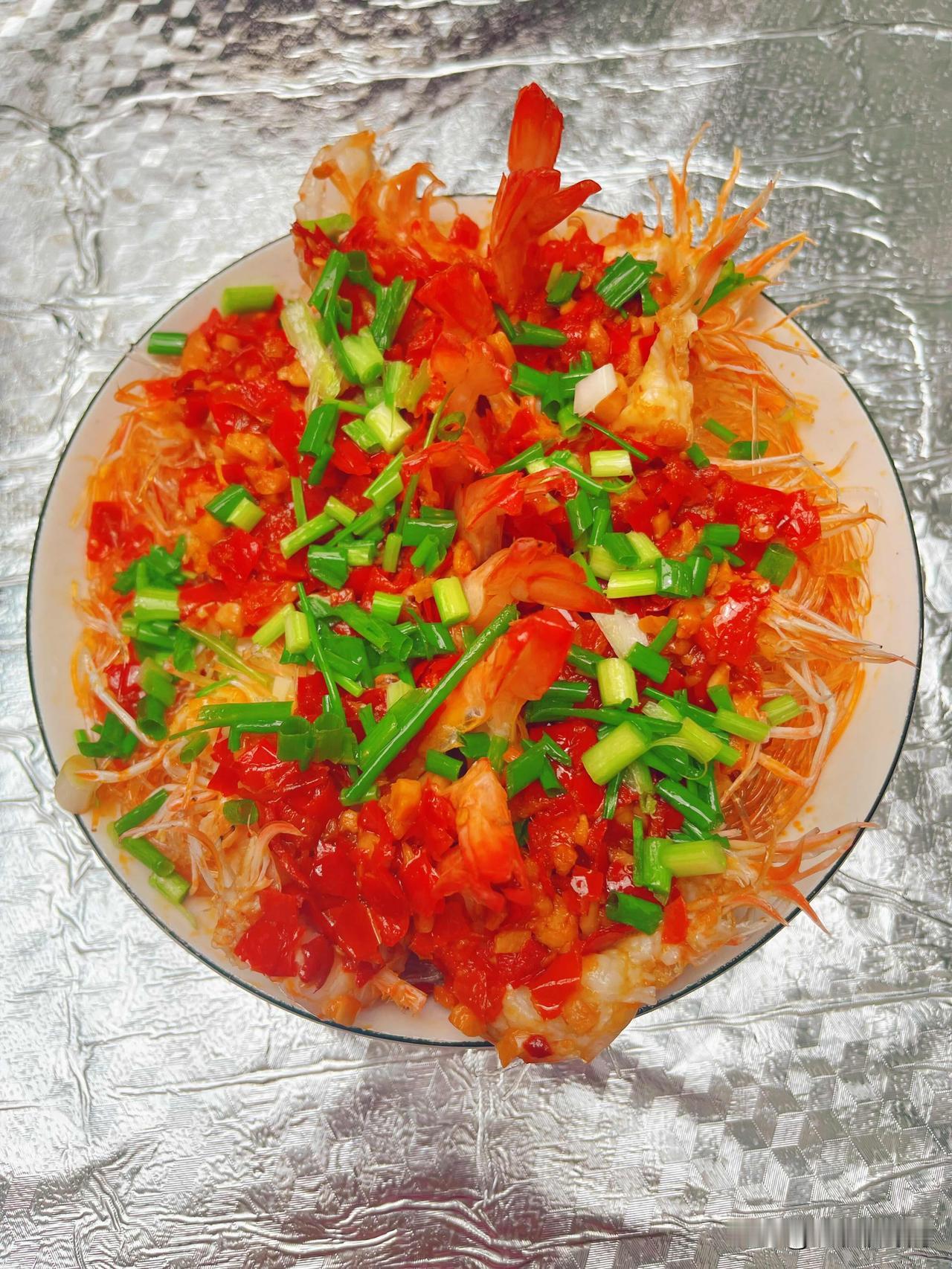 孩子喜欢吃的蒜蓉虾，蒜蓉酱还是自己做的好吃[呲牙笑][呲牙笑]