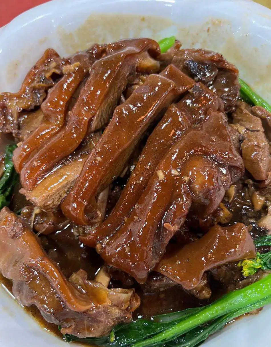 你喜欢吃扣肉吗？自己做的扣肉，扣肉大块厚实，肥而不腻，瘦而不柴，很软糯，真是入