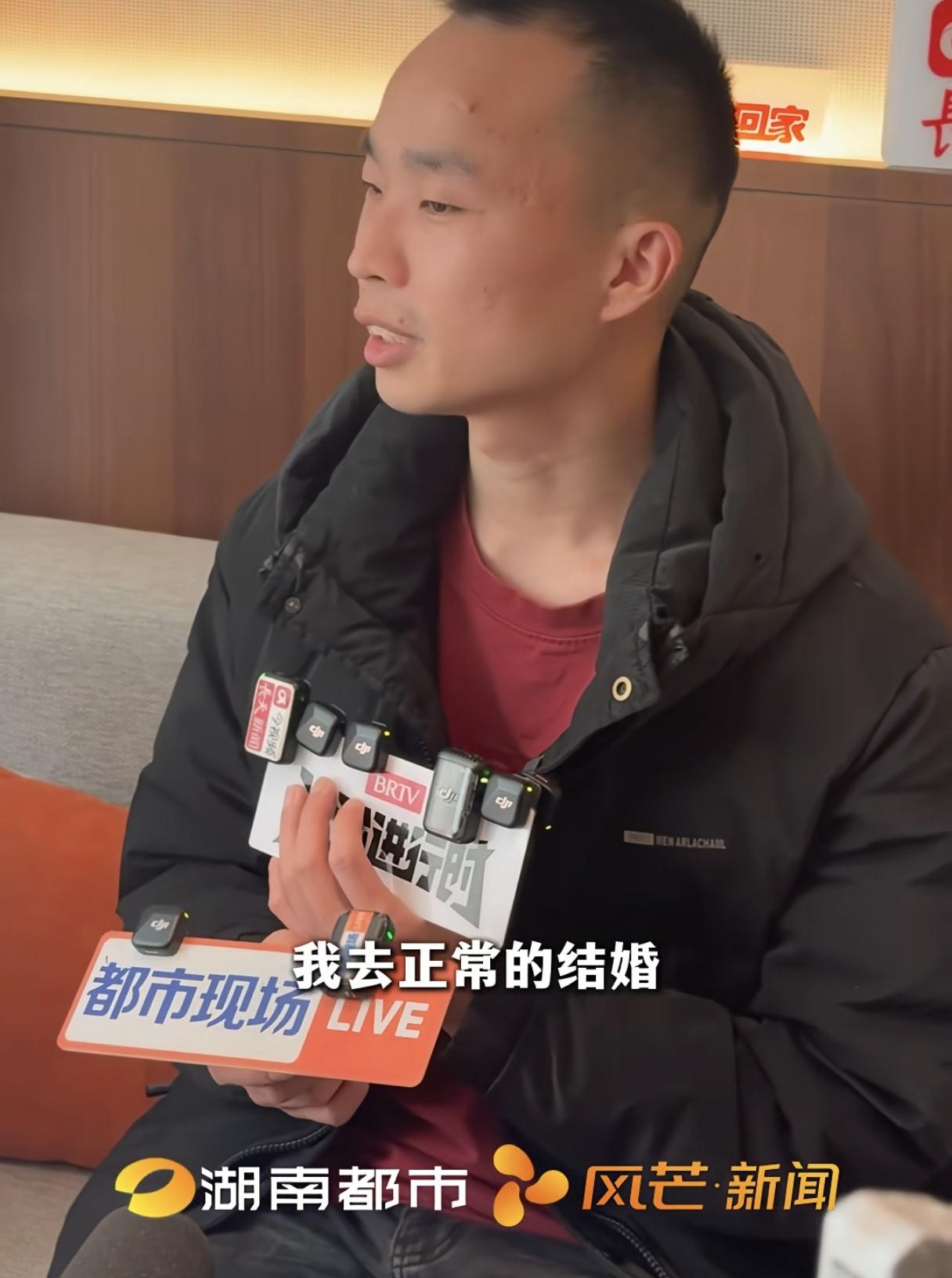 何志军和申聪的情况差不多，都是养父母没有男孩，自从买了他以后，又生了一个男孩，然