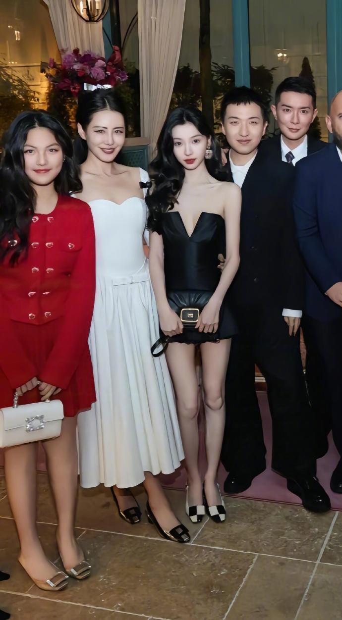 王诗龄易梦玲合照,王诗龄的打扮真的越来越有李湘的感觉了😳