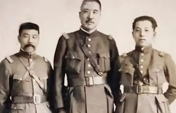 1920年，“狗肉将军”张宗昌娶14岁的朱宝霞为21姨太太。新婚夜，张宗昌喝的迷