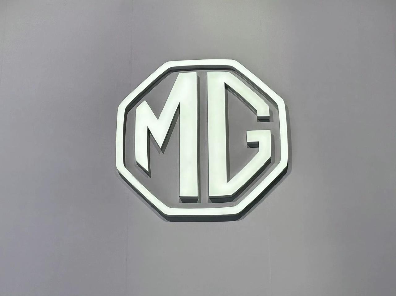 MG半固态电池被捏爆MG410月份的两起电车自燃着火事故，让整个行业对电动车