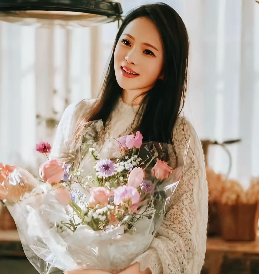 离婚16年，庾澄庆居然去伊能静新书签售会当“静默股东”？站角落默默看十分钟就走，