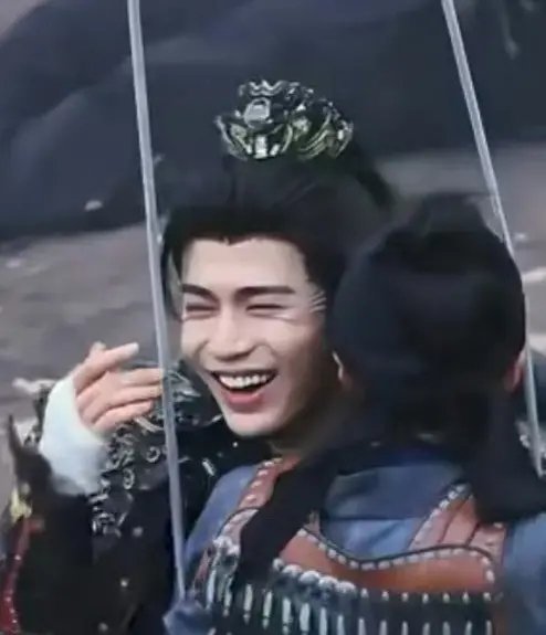 张凌赫代言的兰kou护肤品值得入吗？用了会变成🐮这样吗？