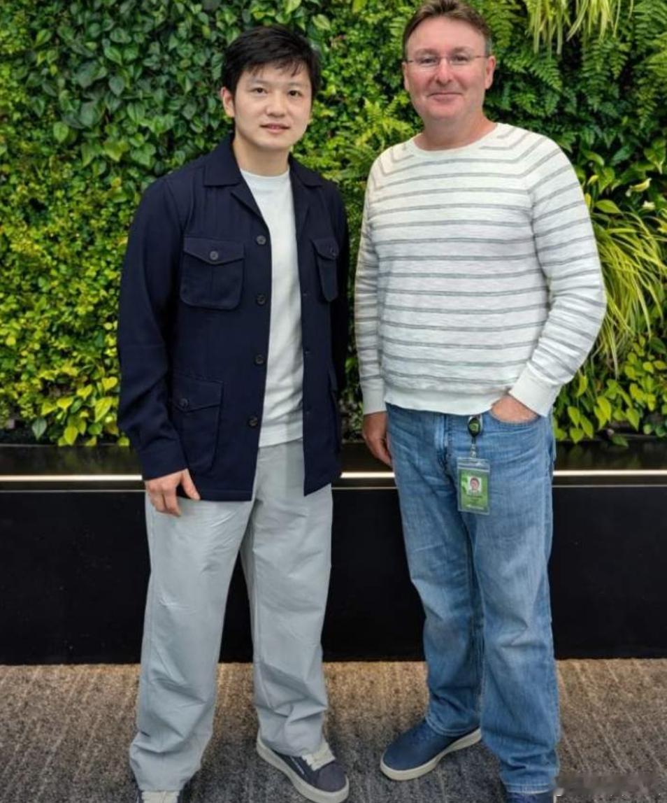 樊振东与英伟达创始人打乒乓球樊振东硅谷跨界切磋！与英伟达创始人黄仁勋对战乒乓球