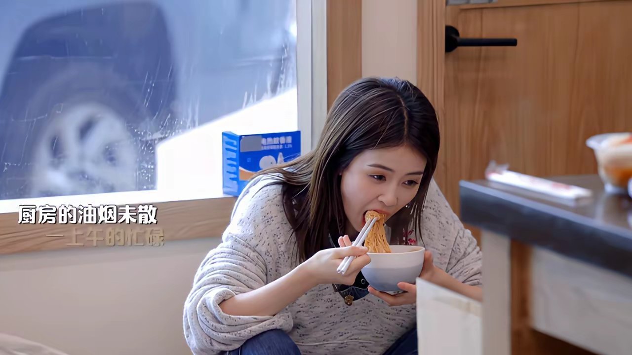 我发现一个秘密：资本喜欢请白鹿做综艺，不是她有流量，也不是她能扛收视率，而是因