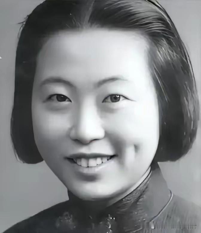 1948年临近年末，西柏坡的窑洞迎来一位意义特殊的归乡人，毛主席、周总理、朱总司