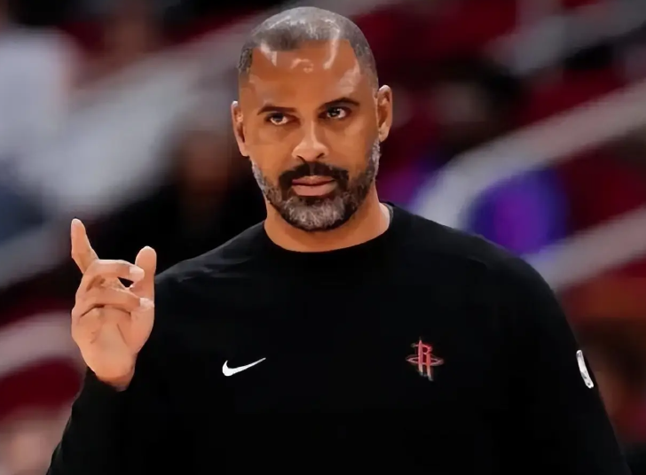 乌度卡三大问题：不重视空间、应对能力差、关键球战术差1、迷信高度和进攻篮板，对