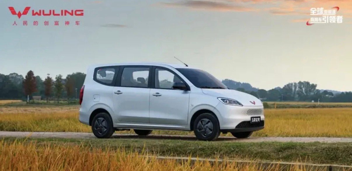 【五菱宏光家族焕新上市提供3种动力/售价5.48万元起】今日，五菱宏光家族迎来