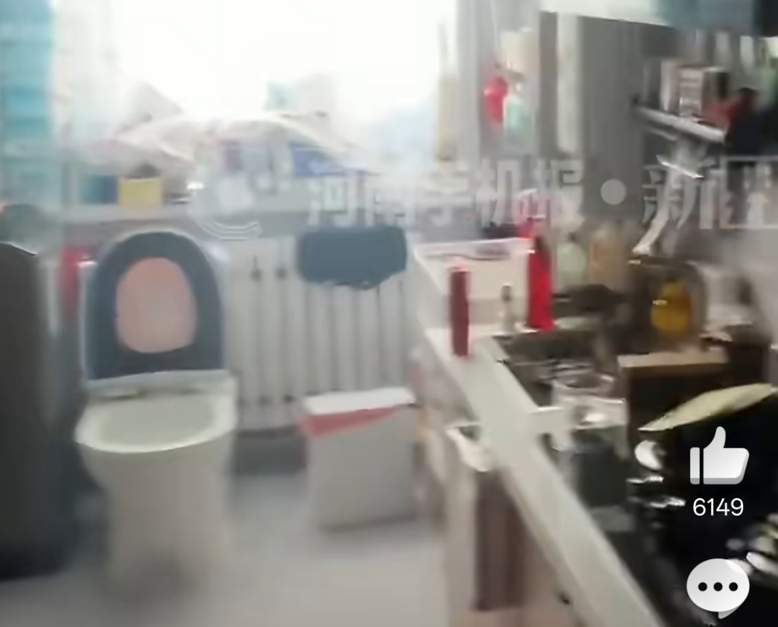 女子半年未回家走廊被邻居装修了占走廊我能理解，哪里都有没素质的人，但厨房里有个马