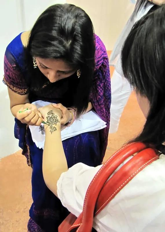 纹身不一定是坏女孩，但是好女孩一定不会去纹身。如果是你女朋友纹身，你怎么看