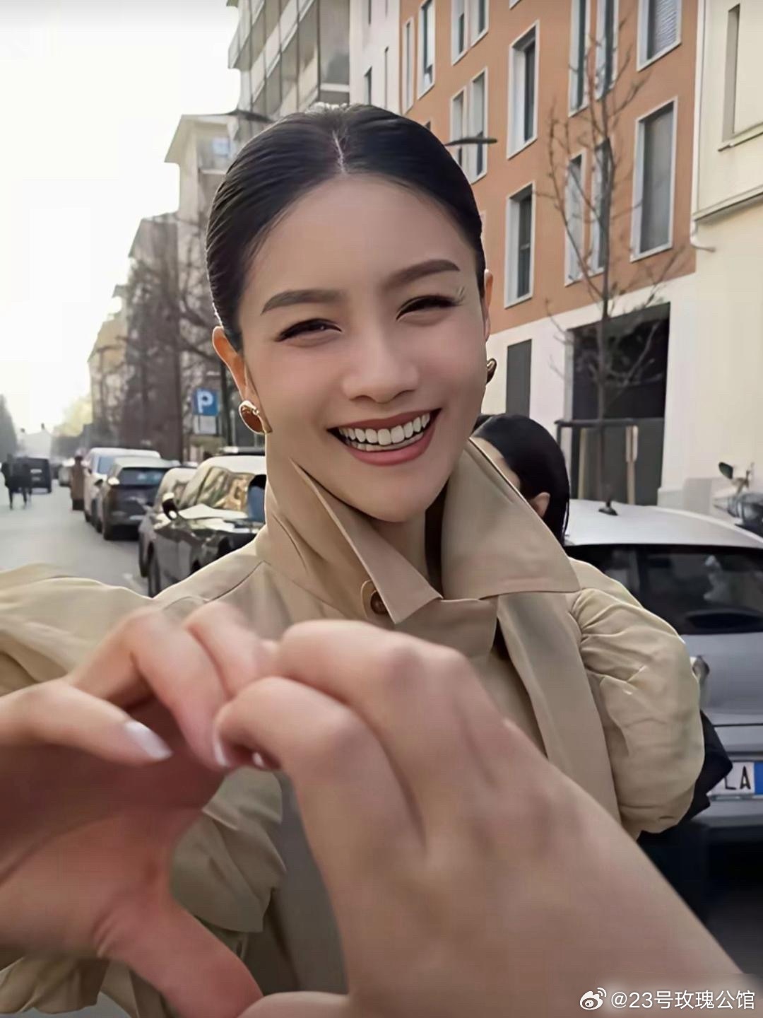 胡可50岁了，还这么漂亮。