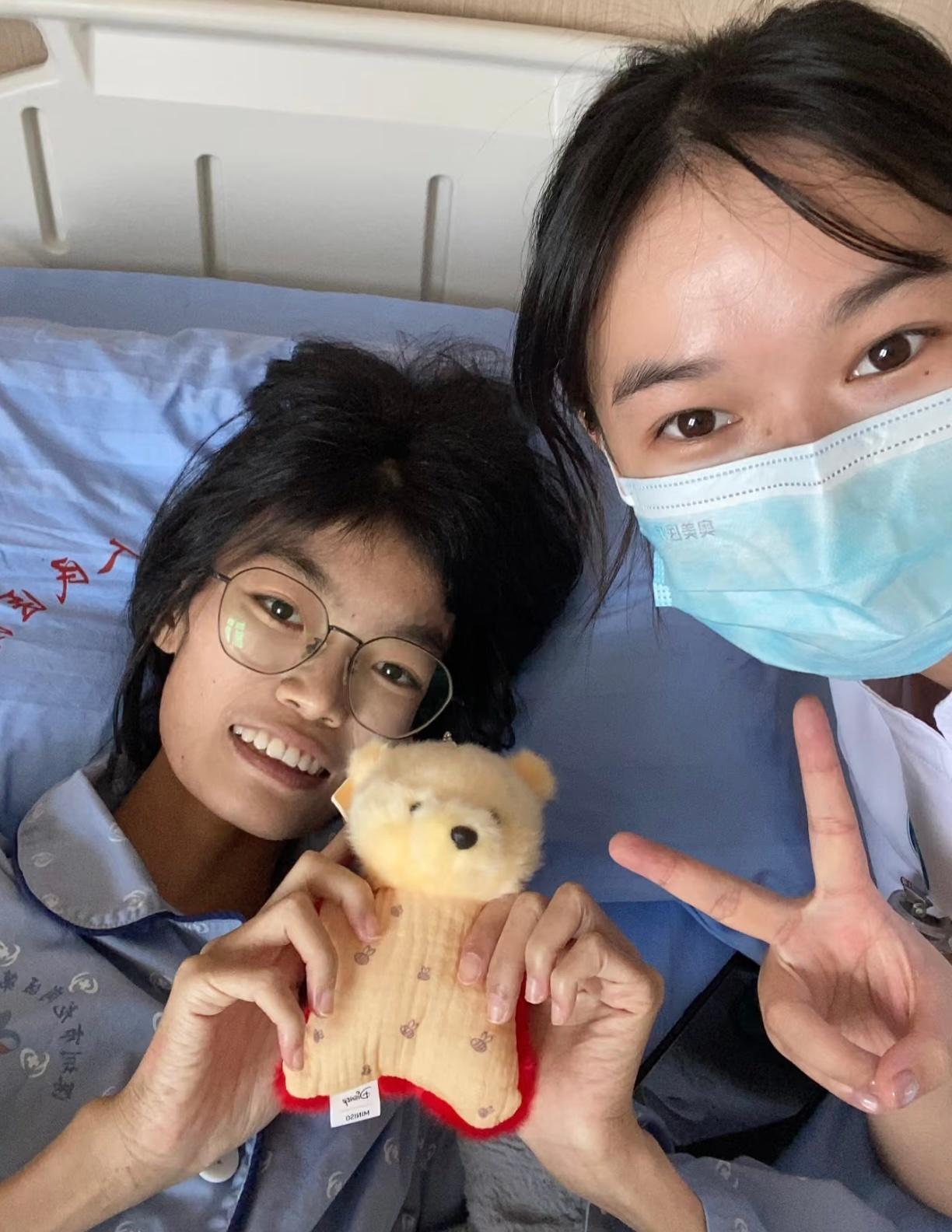 多多因肠癌晚期于7月9日去世，年仅24岁。