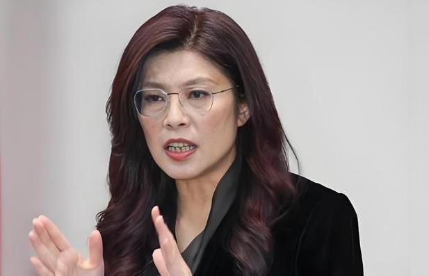 郑丽文在南京发表祝酒词，一向脱稿的她这次变了4月7号当天晚上郑丽文在南