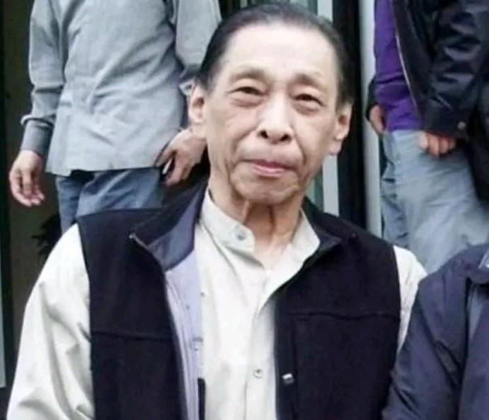 1991年，杜月笙的儿子来到北京，想要收回父亲当年购置的四合院，然而，所有住户都