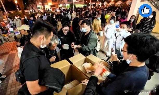 之前看到，李嘉诚捐了8000万，大家都喊“首富大气”。结果没过半天，香港赛马会