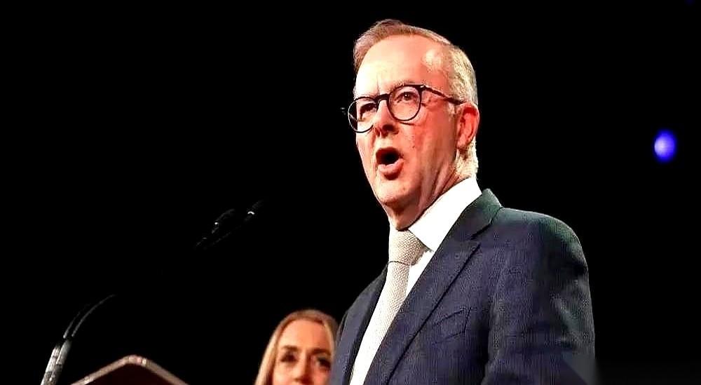 我算是看明白了，这世界上最不靠谱的，除了前男友的嘴，就是某些澳洲公司的契约。一