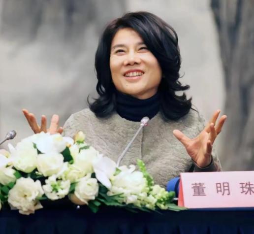 怪不得董明珠这么热衷分红，董明珠年薪是1437万，但靠分红，她年收入直接突破亿元