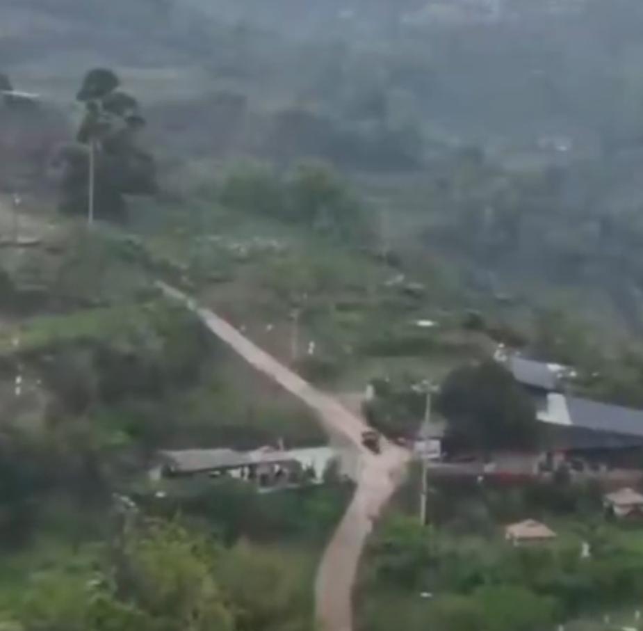 又有一争议案例，一‌73岁骑友在成都龙泉驿区山泉镇花果村骑行时“抄近路”摔倒身亡