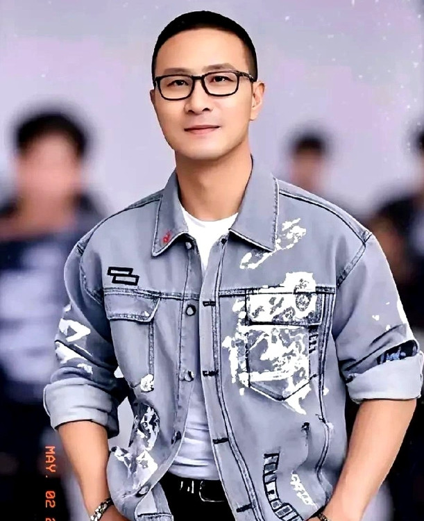 汪峰又上热搜了，这次不是因为他和章子怡，而是因为他的学员毕夏。最近有人拍到毕