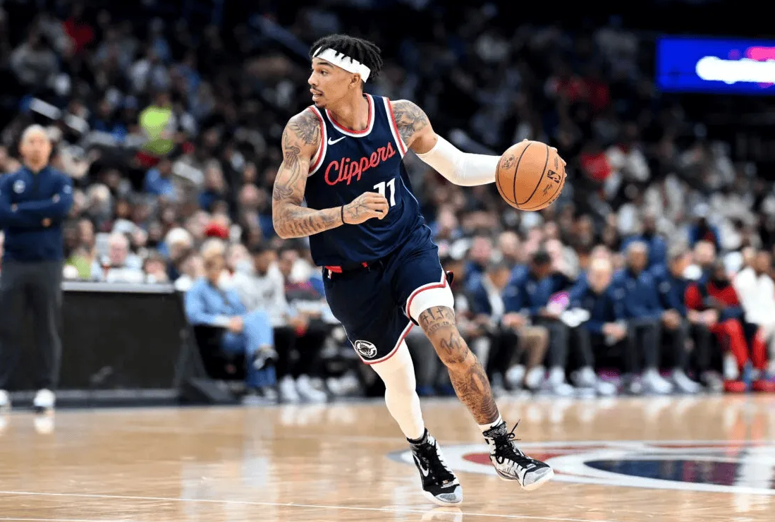 NBA常规赛，快船以108-129不敌爵士。随后，快船随队记者JustinR