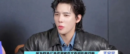 在有人知晓的地方。。。关晓彤曾经去过王安宇外婆家吃饭。。。喝了酒，微醺的时候打羽