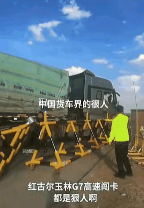 “我爸要是死在家里，你们都别想活了！”6月27日下午，G7京新高速内蒙古阿拉善盟