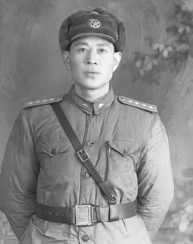 93岁老兵看《长津湖》哭认伍千里：发黄证书背后，是长津湖的血色荣光2021