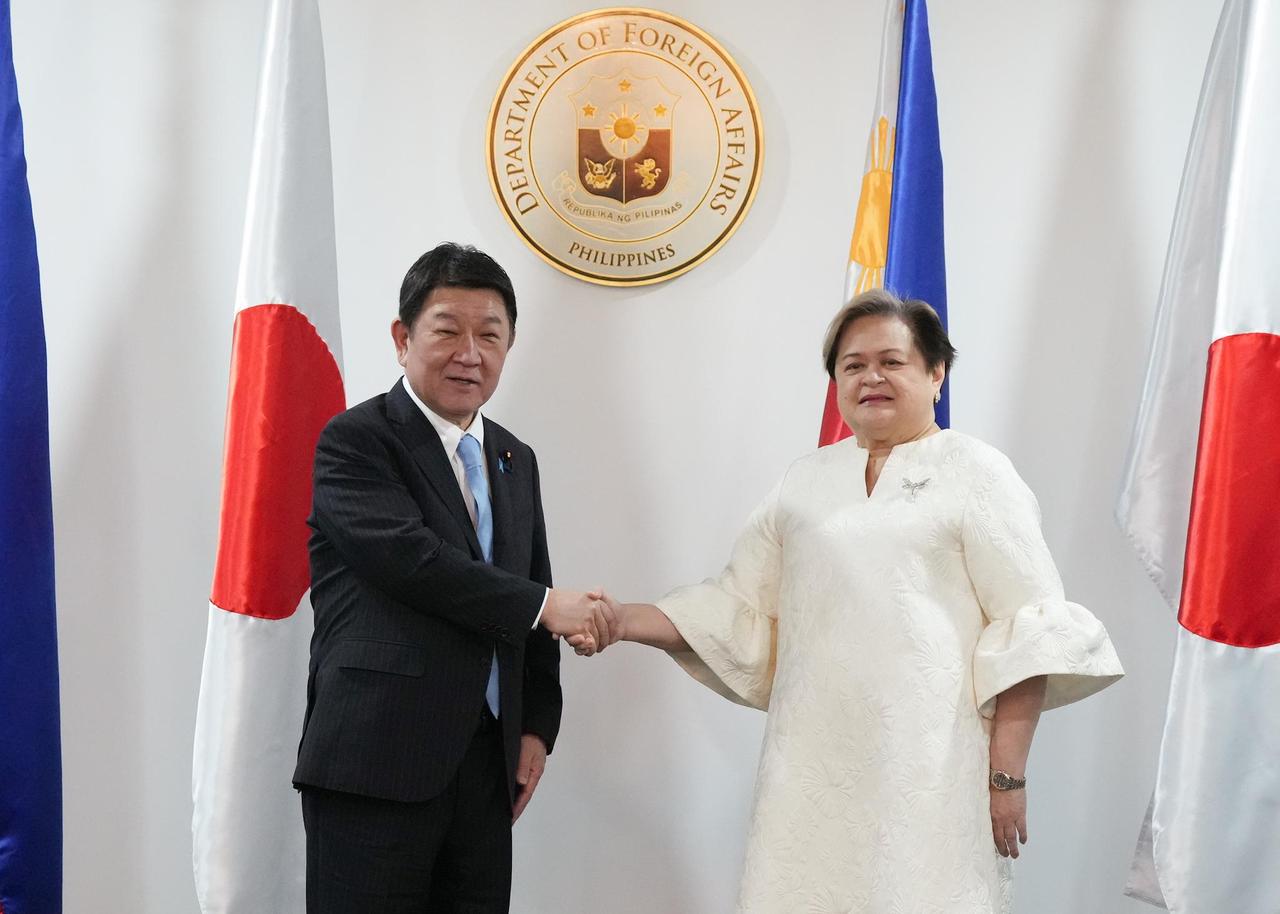 日本外务大臣茂木敏充今天发文表示，为期三天的菲律宾之行已经结束，自己于深夜返回日