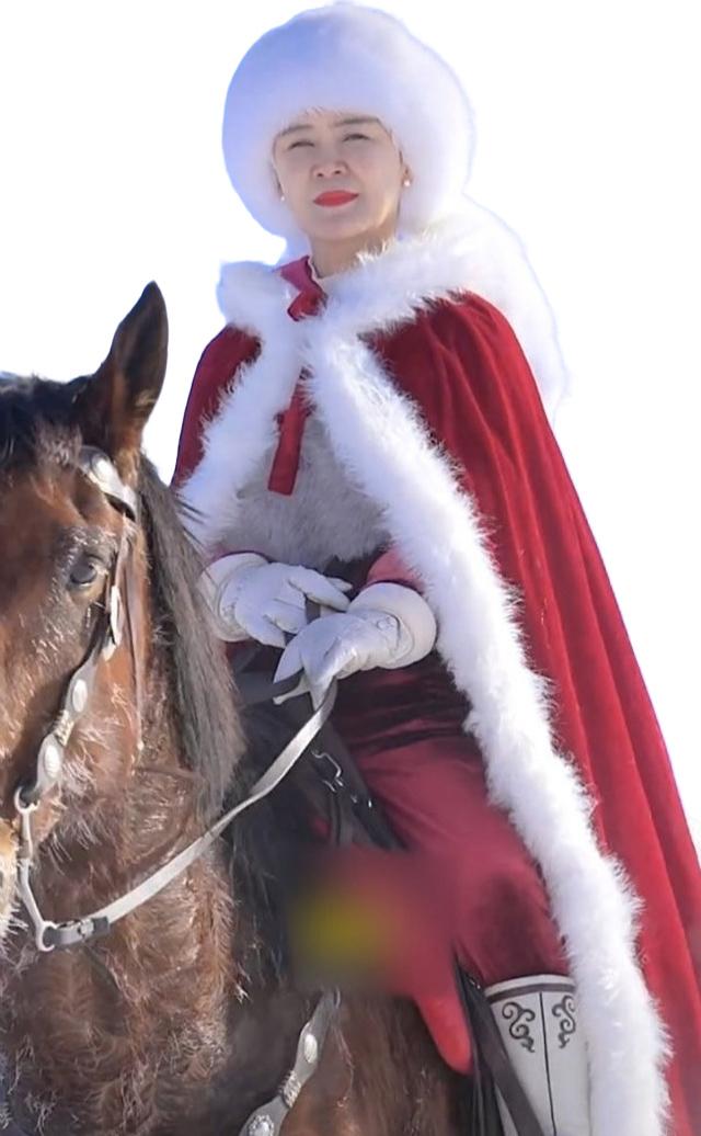 终究还是没有挺过去，看到她坠马身亡的真消息，让人想起了一句古话“善游者溺，善骑者