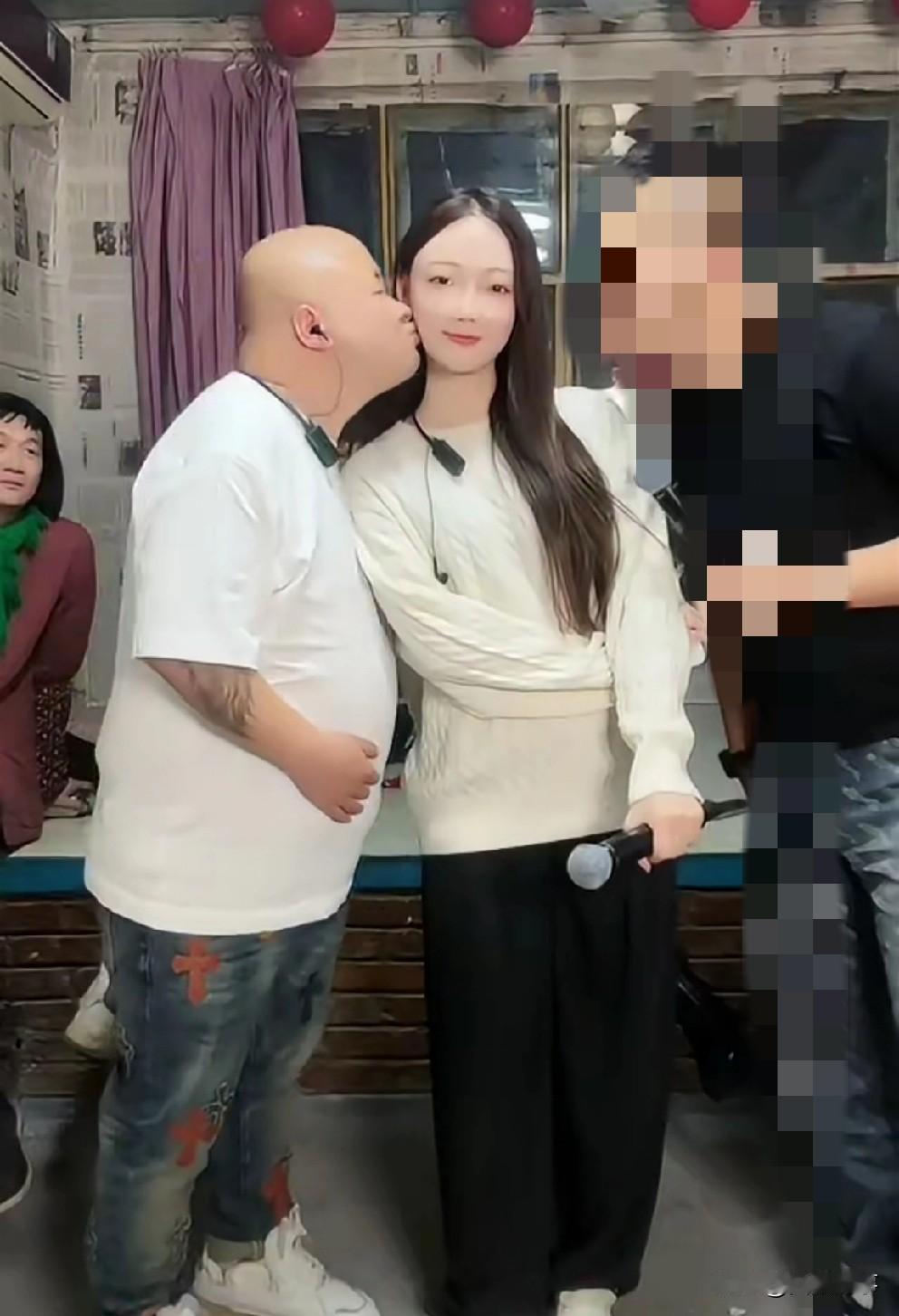老狗没憋住乱摸,佳希给承诺:领完证管够zao!老狗送佳希回杭