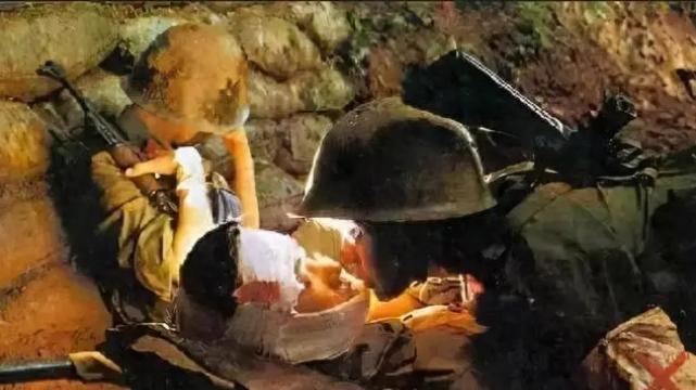 1986年老山战场，21岁女护士张茹亲吻临终烈士赵维军的瞬间震撼全国；29年后，