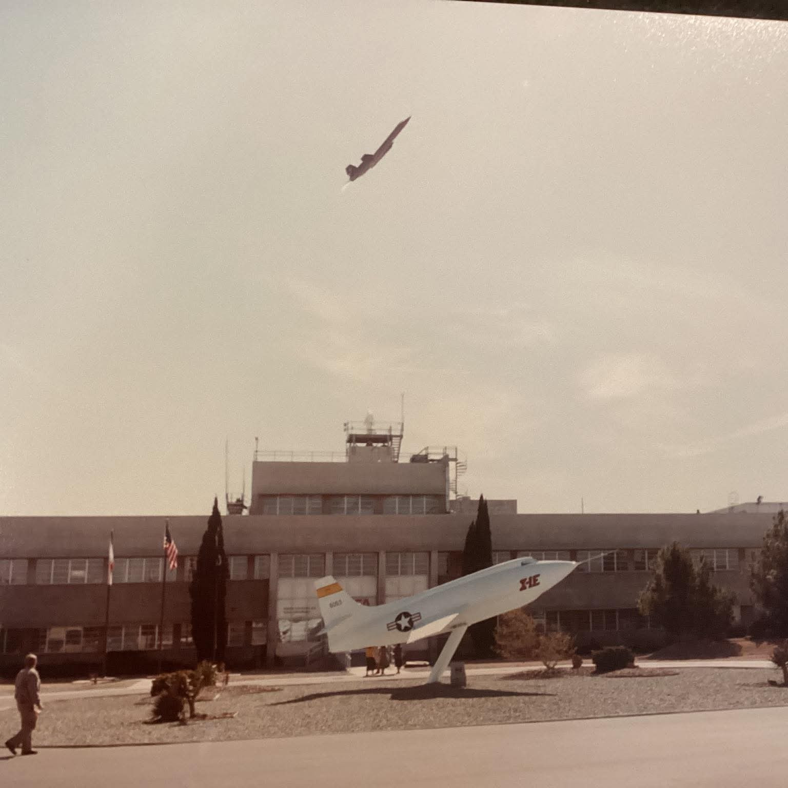时间不详，爱德华兹基地上空的SR-71​​​