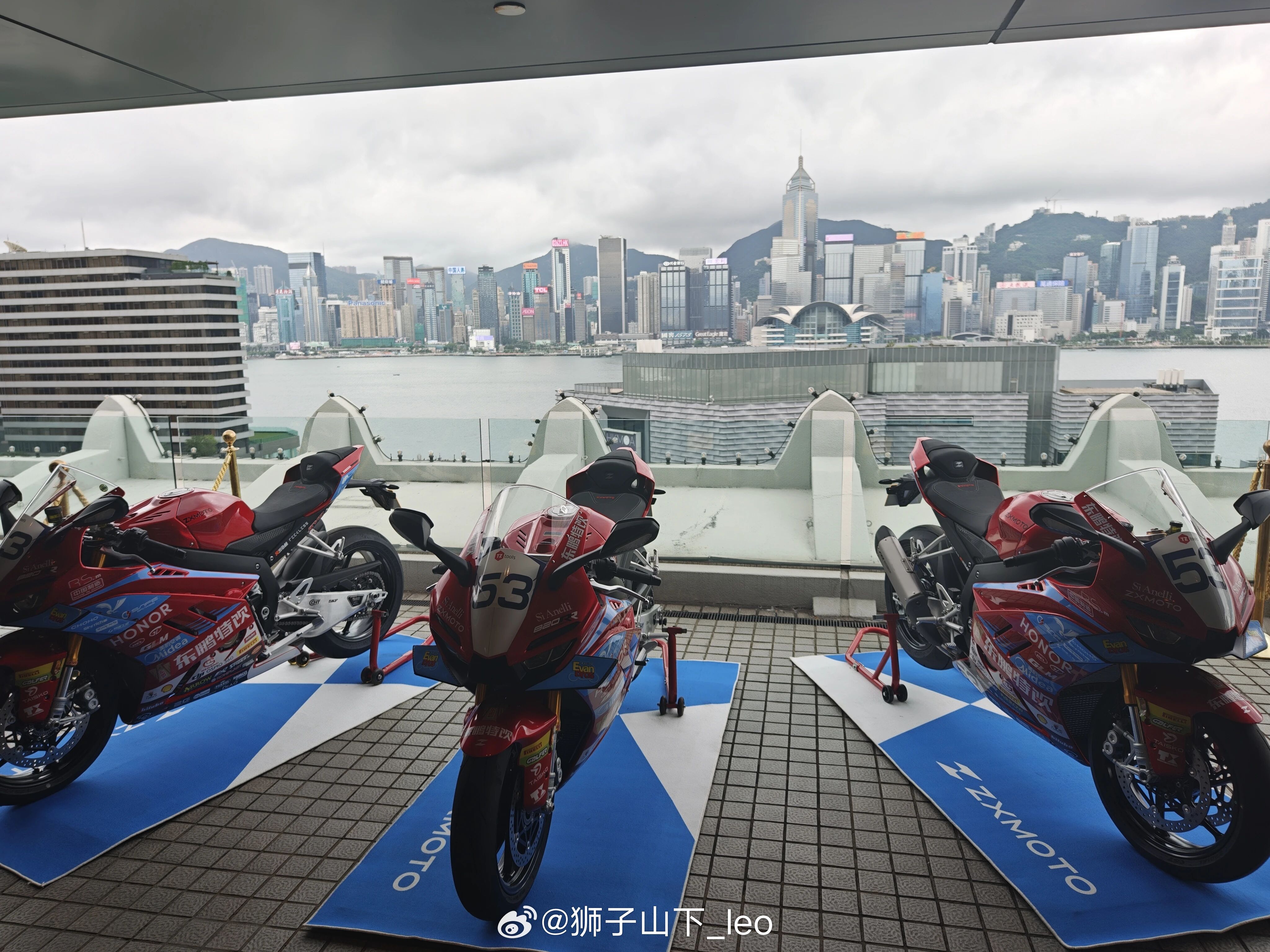 张雪：从香港交车到心向澳门东望洋赛道8月30日，香港半岛酒店。国产机车品牌创始人张雪专程从重庆飞赴香