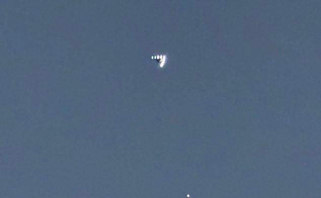 加州上空出现V型UFO，美专家：或是美军绝密无人机，领先公众认知40年！据英国