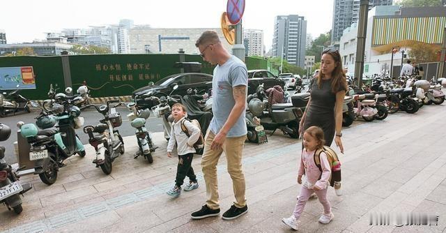 美国网红克雷：我在中国实现了“美国梦”这位美国网红名叫布拉德利·克雷（Bra